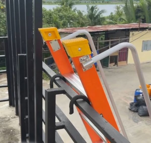 บันไดไฟเบอร์กลาสแบบพาดมีราวจับ7ขั้นมีตะขอเกี่ยว XG-158FA7 - Image 4